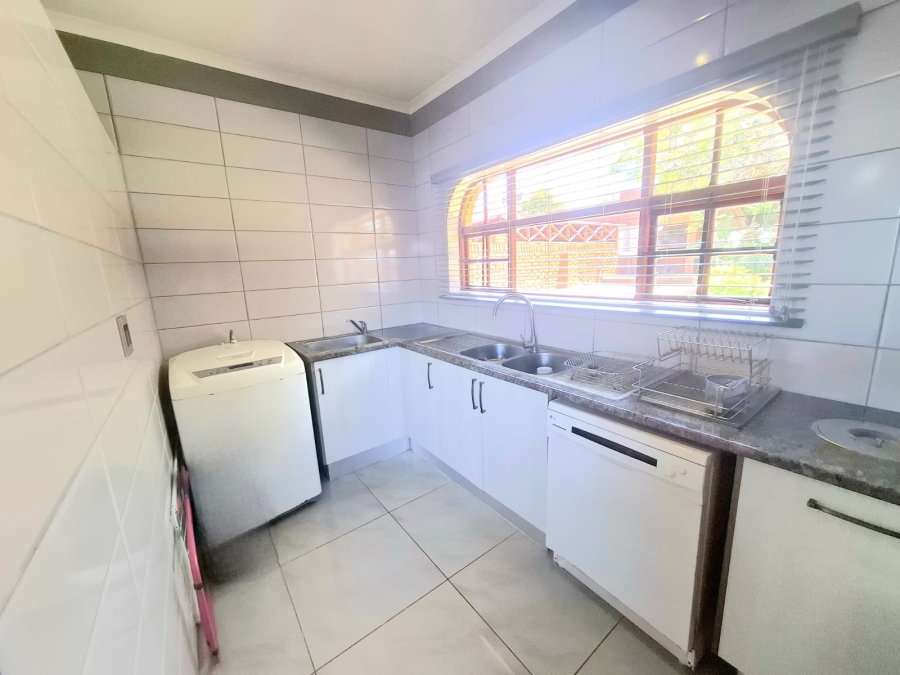 6 Bedroom Property for Sale in Baysville Eastern Cape